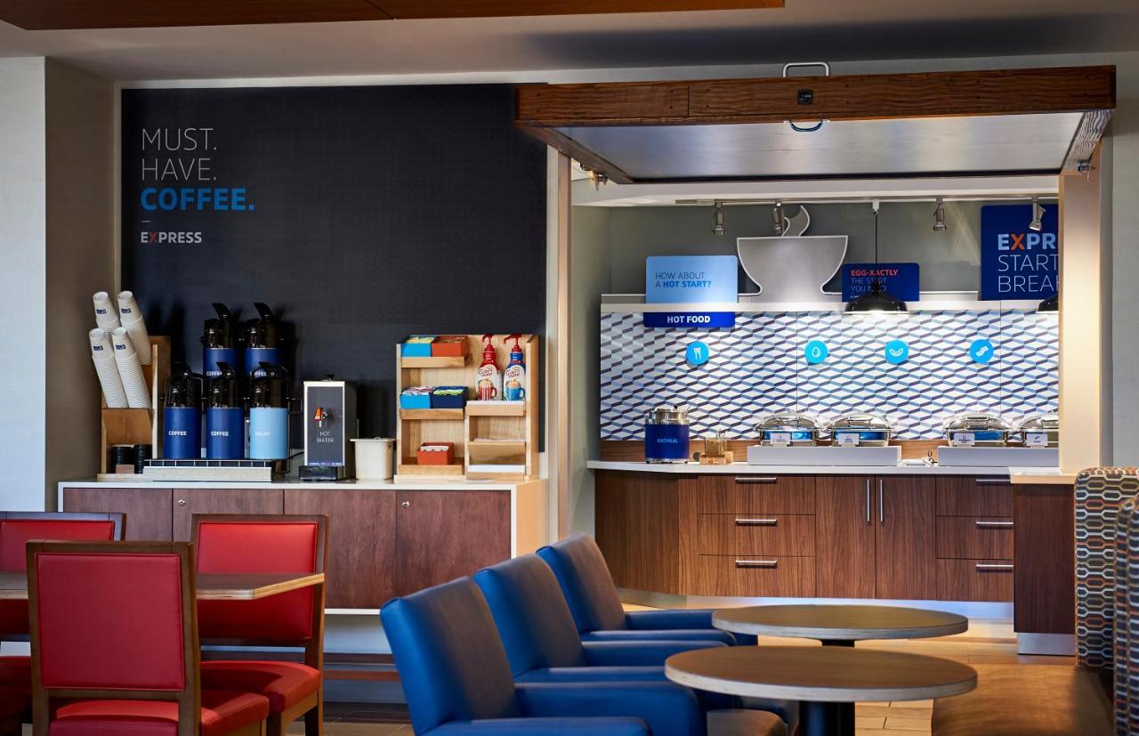 Holiday Inn Express & Suites - Canton By Ihg Екстер'єр фото