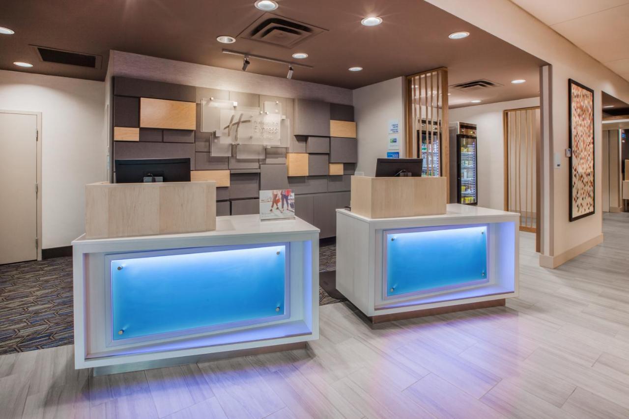 Holiday Inn Express & Suites - Canton By Ihg Екстер'єр фото