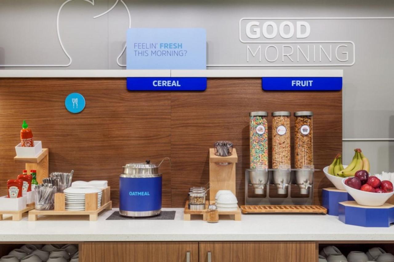 Holiday Inn Express & Suites - Canton By Ihg Екстер'єр фото