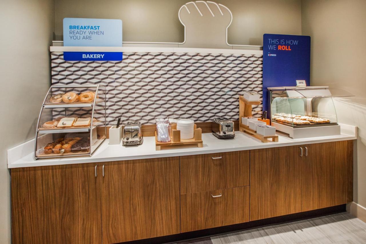 Holiday Inn Express & Suites - Canton By Ihg Екстер'єр фото